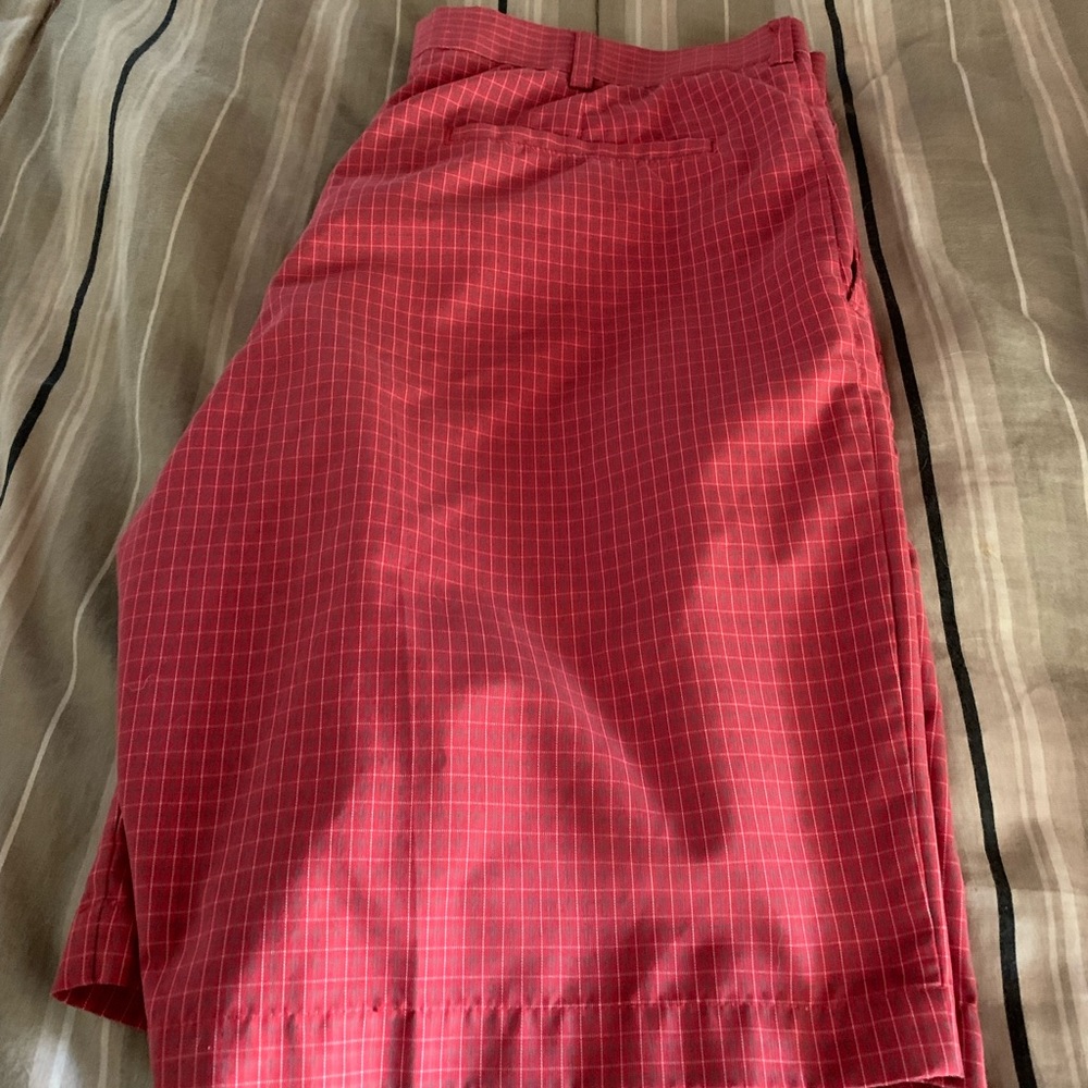 Men’s golf shorts